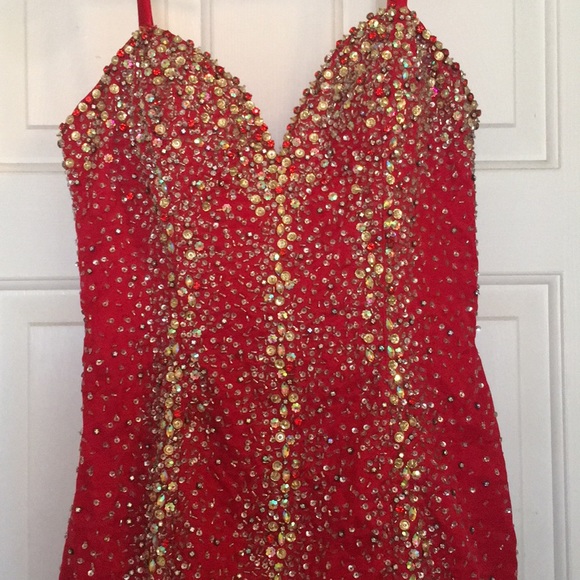 RED, MERMAID FITTED, JEWELED OUT FORMAL DRESS ❤️ - Picture 4 of 8